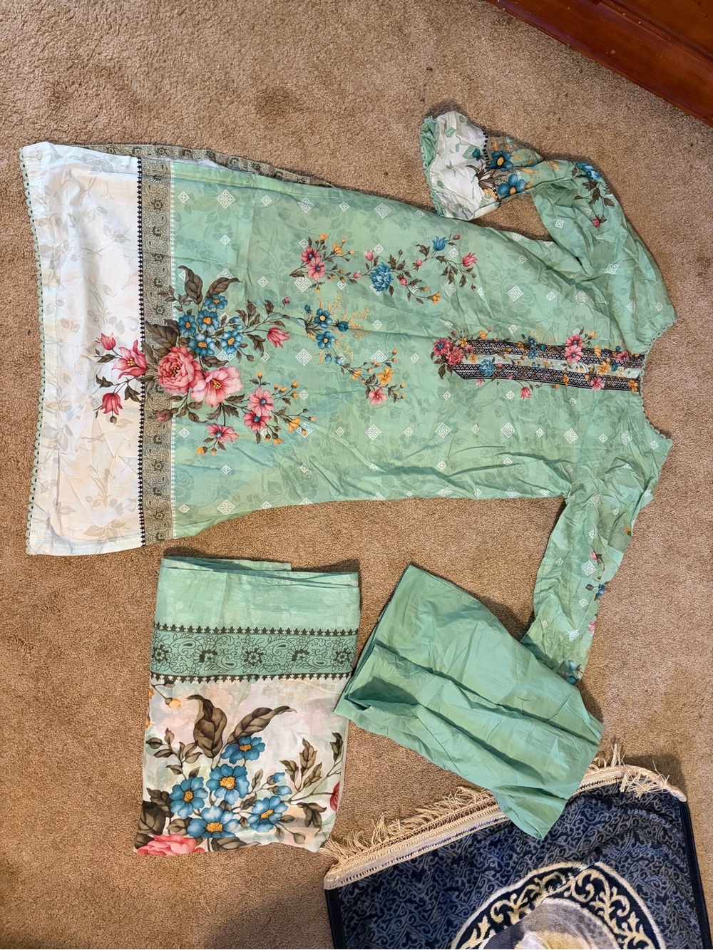 Mint Floral Embroidered Kurta Set lawn shalwar khameez sz small